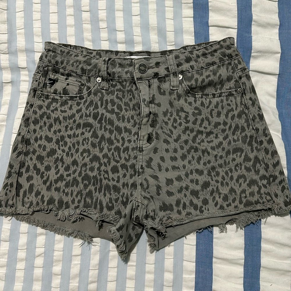 Kancan distressed cutoff denim shorts size M